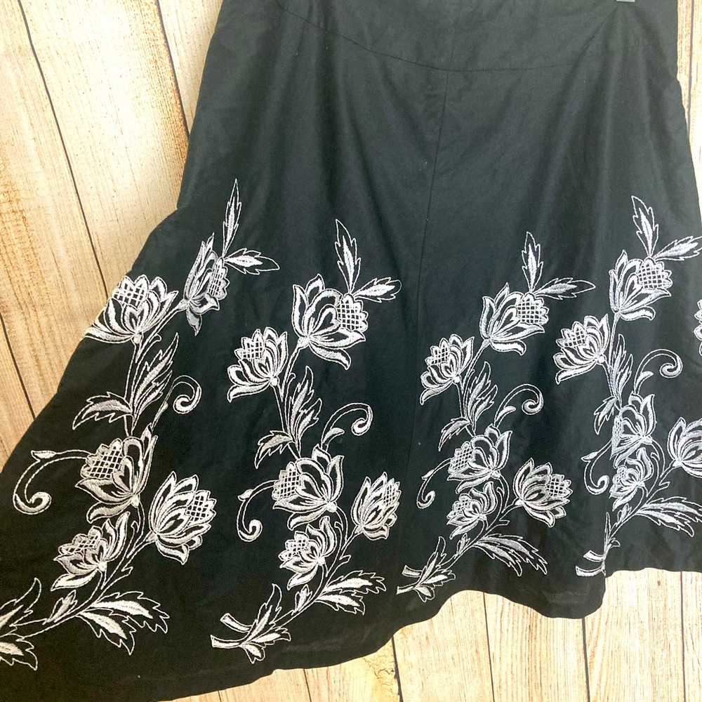 Loft Skirt black and white size 6